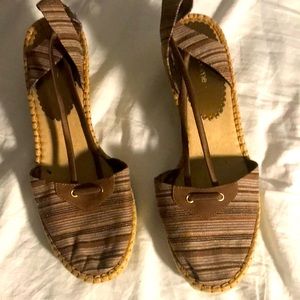 Liz Claiborne weekender type espadrilles in tans and browns. Size 10